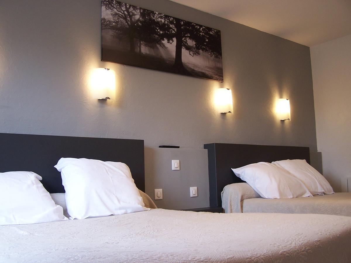 Le Lichou Hotel Vallon-en-Sully Exterior photo